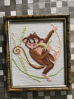 Вышитая картина Весёлая обезьянка. частичная вышивка крестиком на канве.17.5 на 21