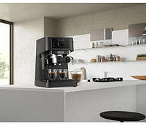 Ріжкова кавоварка еспресо Delonghi EC 235.BK, фото 2