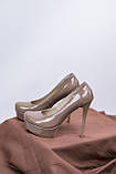 Туфлі жіночі Lexi лакові натуральна шкіра колір кави з молоком на високих зручному підборах 12 см, фото 4