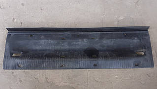 Накладка облицювання кришки багажника внутрішня середня Chery Amulet Чері Амулет Дефект!