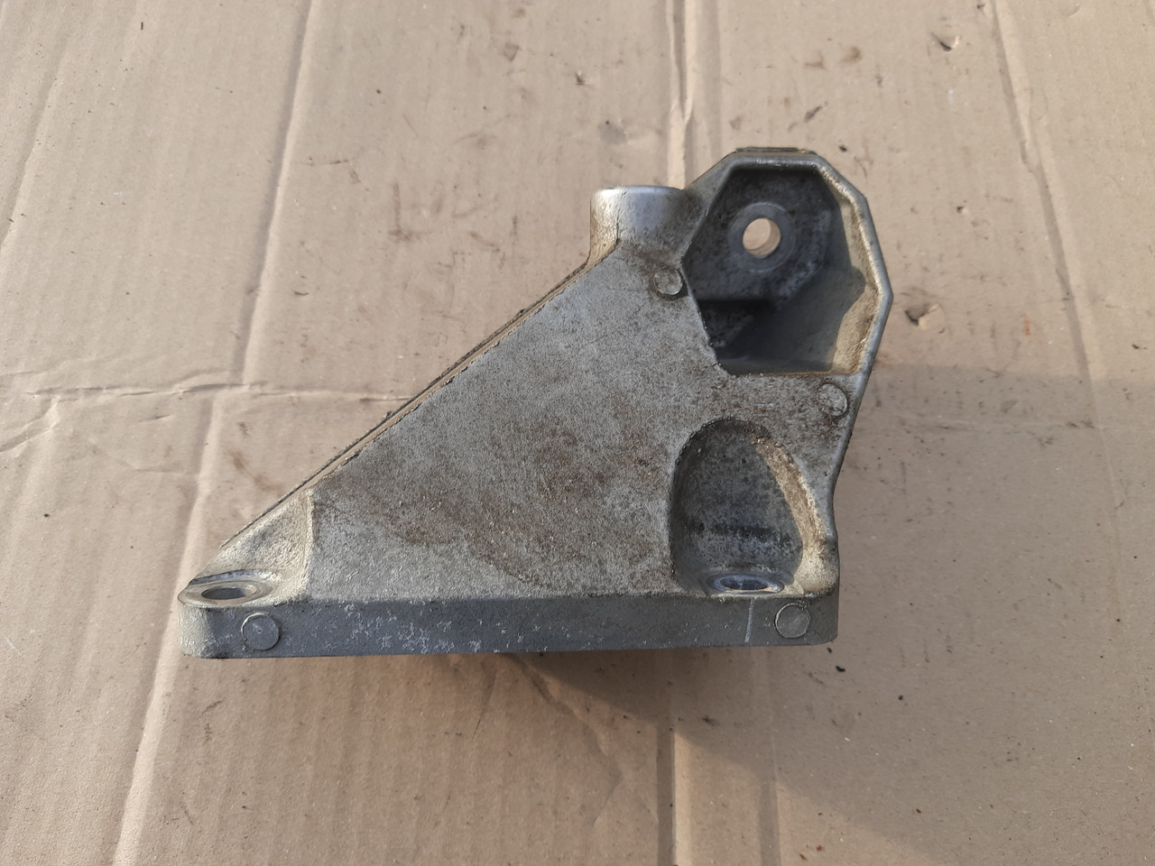 Кронштейн подушки двигуна правий 2GRFSE 3GRFSE 4GRFSE Lexus GS IS 2005-2015 1231131050, фото 1