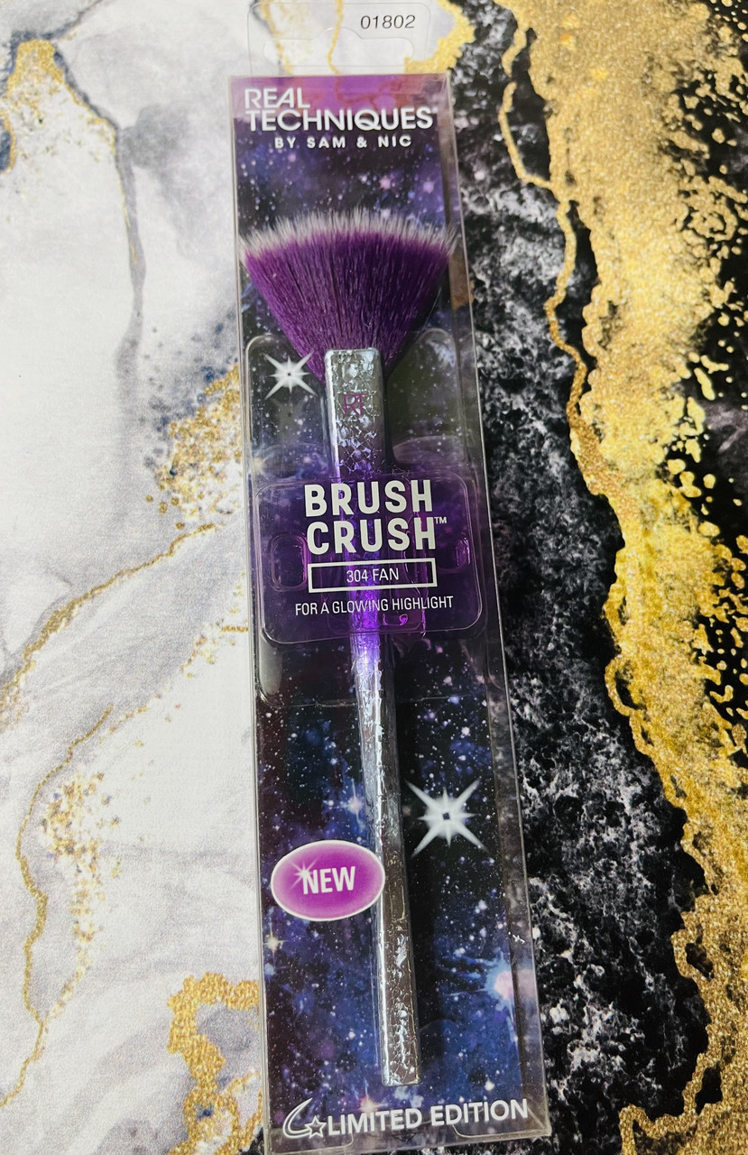 Віяловий пензель для хайлайтера REAL TECHNIQUES Fan Brush