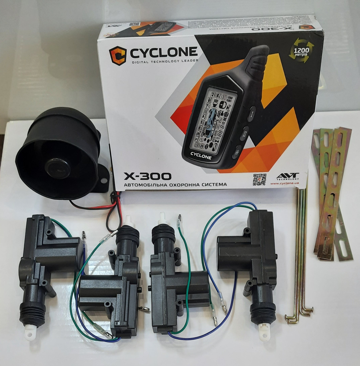 Сигналізація двостороння Cyclone X-300
(Бузка та привод замка 4 шт.)
