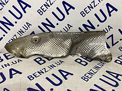 Термозахист над переднім підрамником справа Mercedes W221, C216 A2216820471