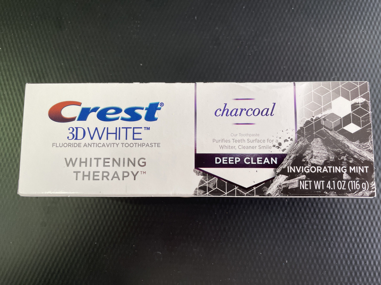 Відбілююча зубна паста Crest 3D White Whitening Therapy Charcoal 116 грам