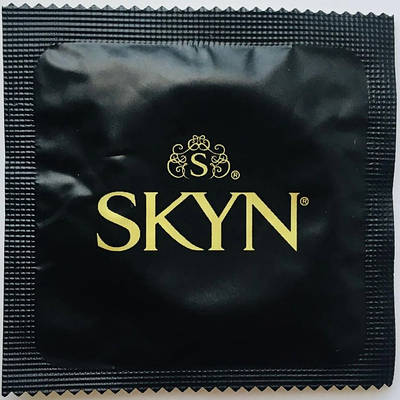 Безлатексный полиизопреновый презерватив SKYN для людей з алергією на латекс