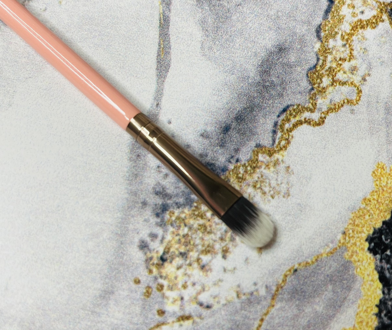 Шикарний пензель для розтушовування тіней LUXIE 245 Small Shader Brush