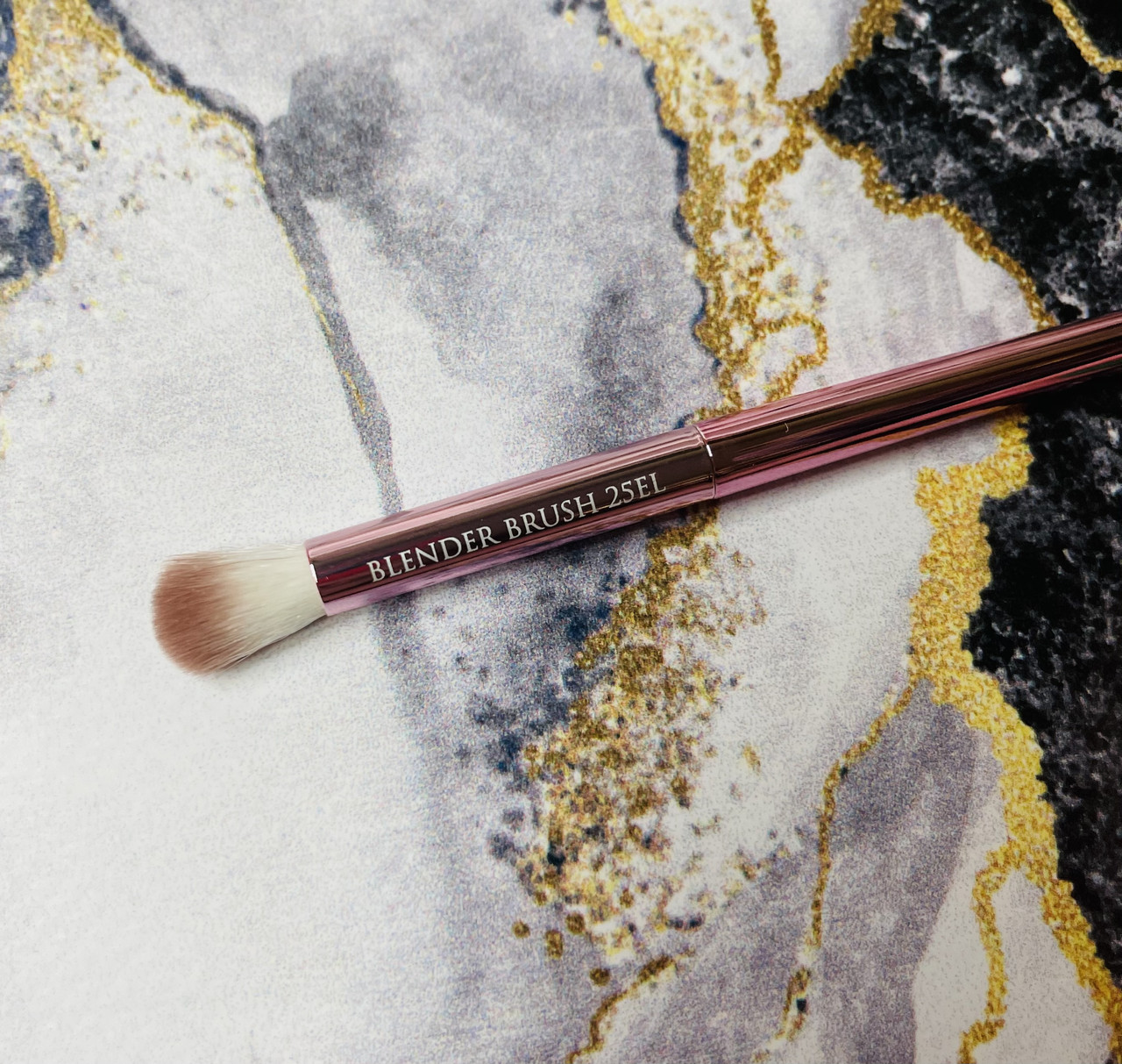 Преміумпензель для розтушовування тіней FARAH Brush
