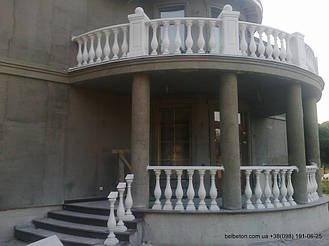 В данной работе была применена белая балюстрада с балясинами, сделанными по технологии мрамор из бетона.  Срок службы изделий  не менее 25 лет под открытым небом. Наши балясины и балюстрады обладают высокой прочностью и плотность.