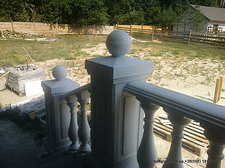 В данной работе была применена белая балюстрада с балясинами, сделанными по технологии мрамор из бетона.  Срок службы изделий  не менее 25 лет под открытым небом. Наши балясины и балюстрады обладают высокой прочностью и плотность.