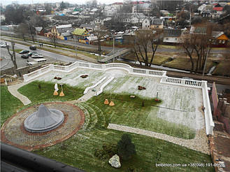 
В данной работе была применена белая балюстрада с балясинами, сделанными по технологии мрамор из бетона.  Срок службы изделий  не менее 25 лет под открытым небом. Наши балясины и балюстрады обладают высокой прочностью и плотность.
