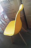 Стілець пластик Milan (Мілан) жовтий 14 на дерев'яних ніжках, м'яке сидіння, фото 5