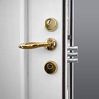 Вхідні двері Bianco виробництва Strimex - втілення кращих традицій італійського дизайну. Двері комплектується замковими механізмами Mottura.