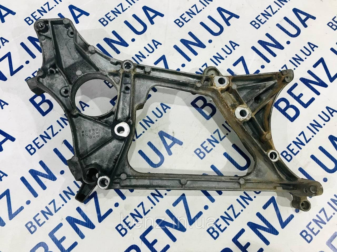 Кронштейн допоміжних механізмів двигуна Mercedes W204, W212, C207 A6512011109