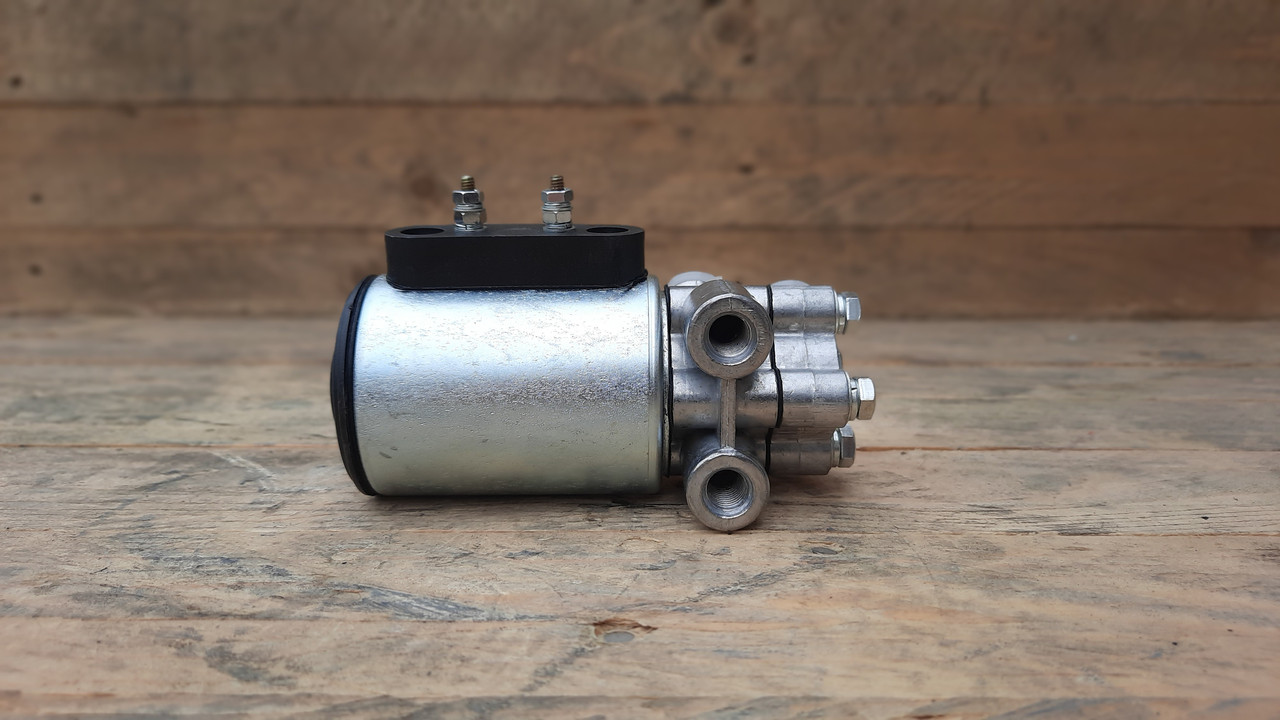 РС330-3721560-00 Електромагнітний клапан підйому кузова (РС330) (РС 15.3747)