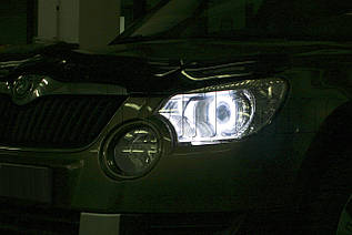 Skoda Yeti — встановлення бікононових лінз MOONLIGHT G6/Q5 H4 D2S 3,0" і світлодіодних "ангельних очей" в фари