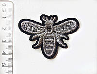 Нашивка на одежду, термонаклейка Пчела серебро 50*35 мм