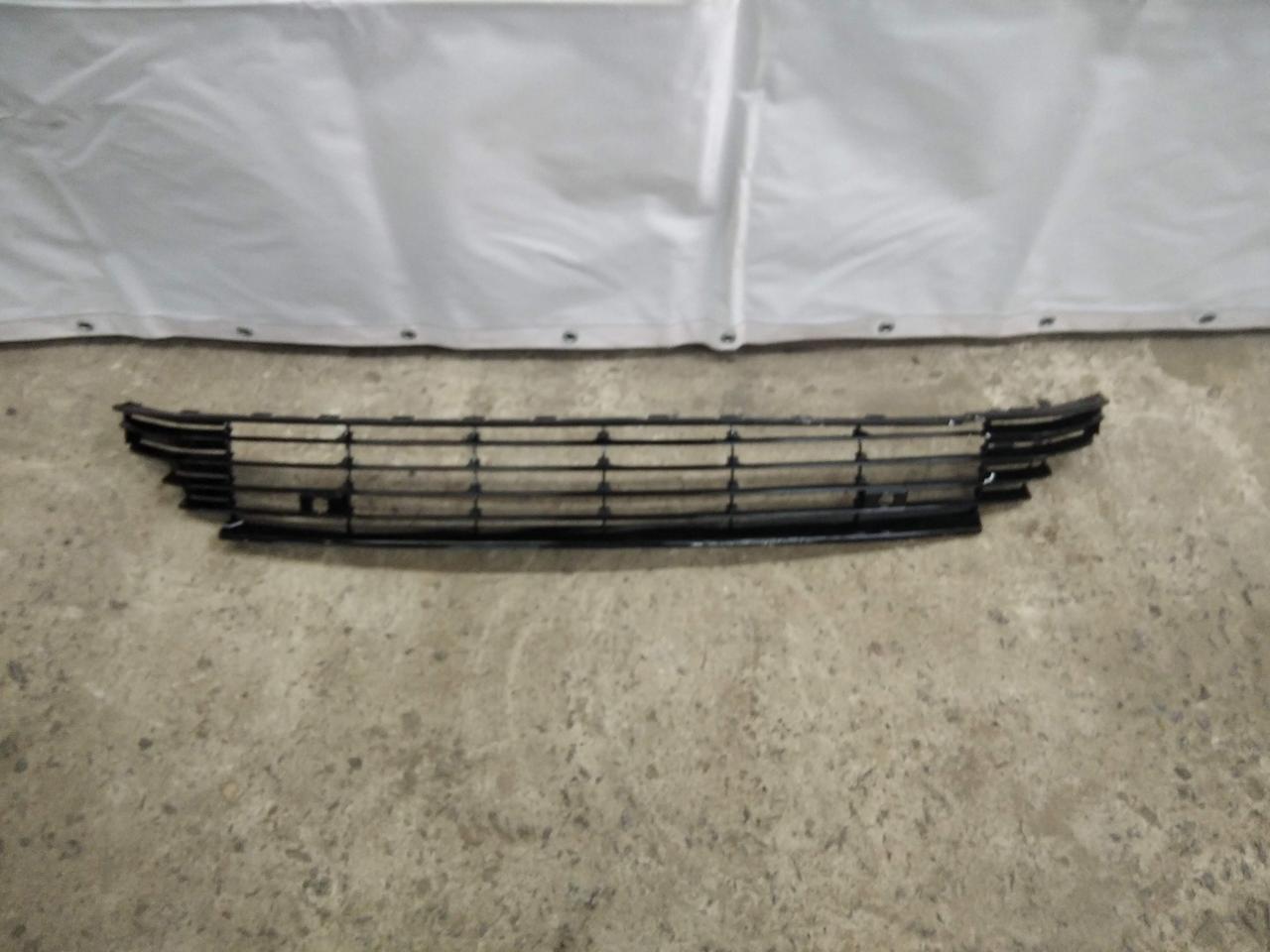 Решітка переднього бампера нижня passat cc 12 - є пошкодження, фото 1