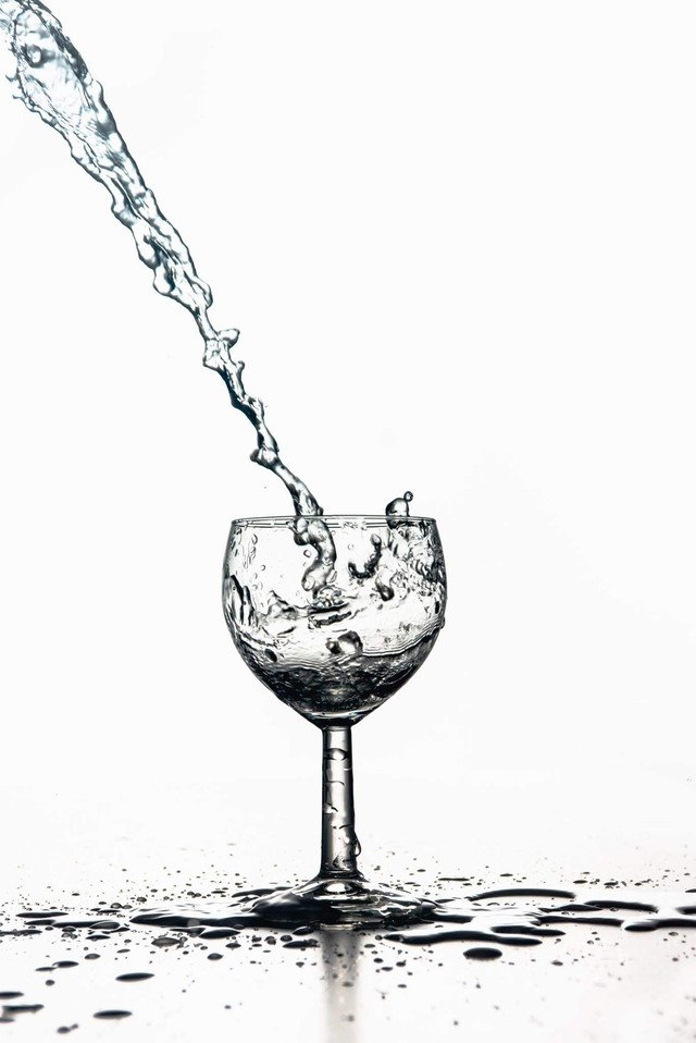 використання рідин у зйомках з вініловим фоном