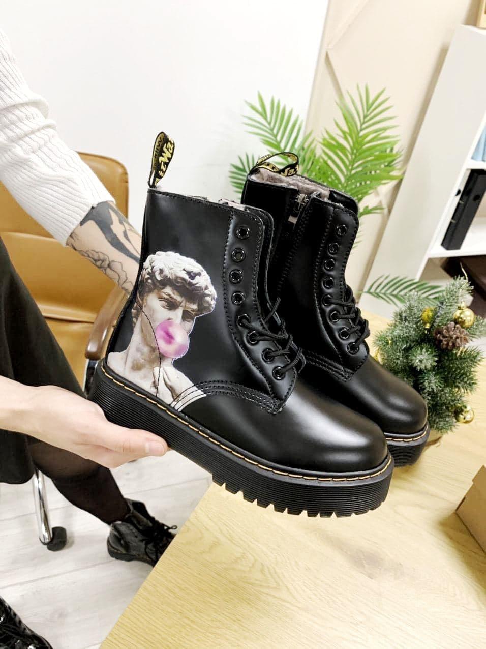 Зимові черевики Dr Martens Jadon жіночі на хутрі з малюнком збоку повсякденні