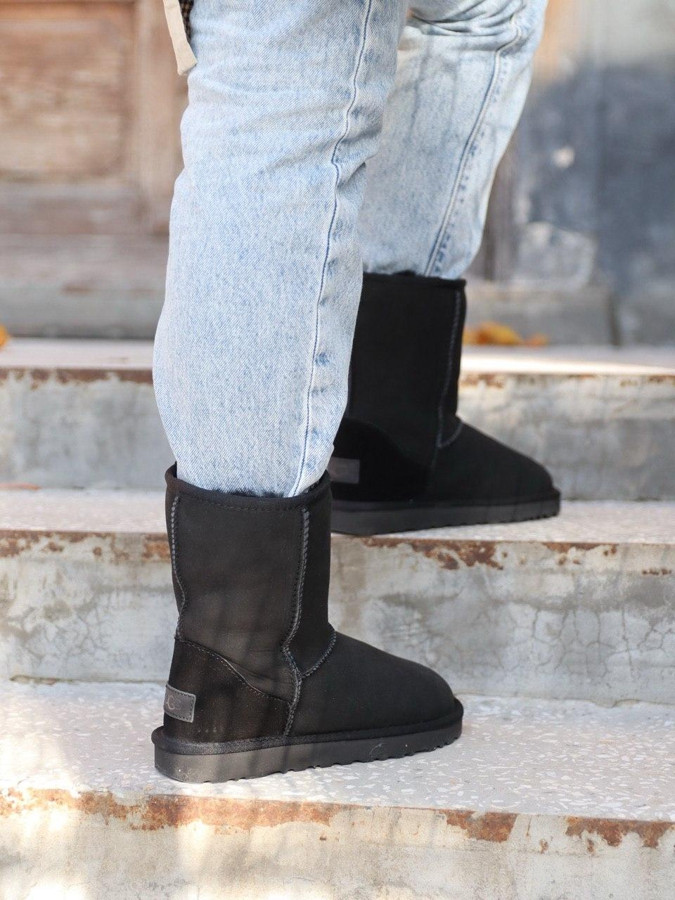 Short II Black Suede