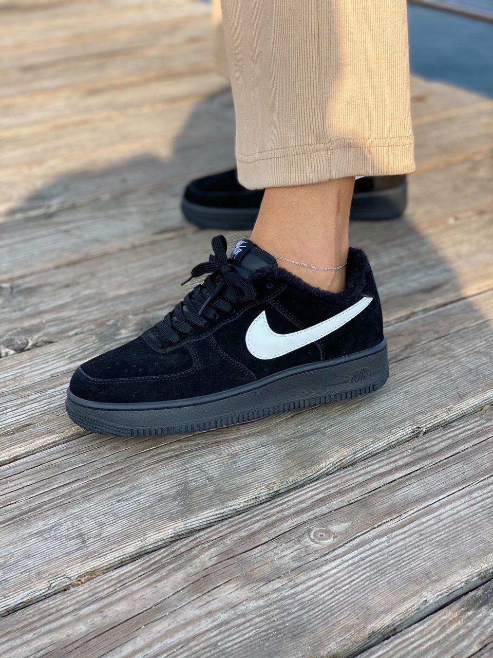 Зимові жіночі кросівки Nike Air AF1 на хутрі чорні