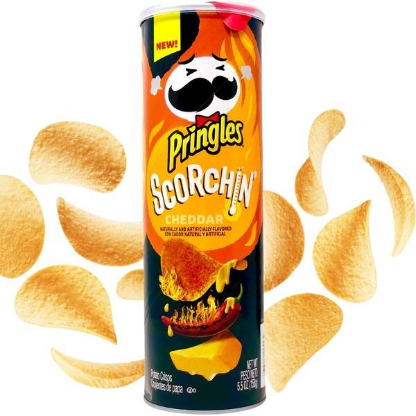 Чіпси Pringles Scorchin Cheddar 158g (Прим'ята упаковка)