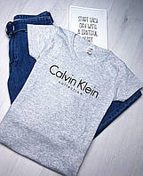 Женская серая футболка с принтом "Calvin Klein"