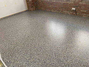 Простота очистки. Поверхность такого пола легко очистить практически от всех типов бытовых загрязнений.