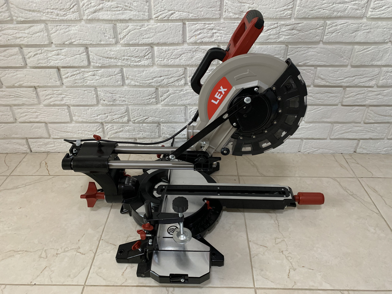 Торцювальна пила з протяжкою LEX LXCM250 | 2500Вт
