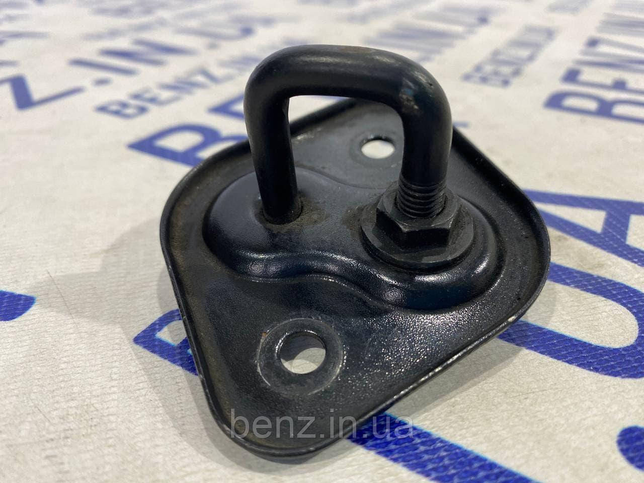 Скоба замка капота Mercedes W204 A2048800560