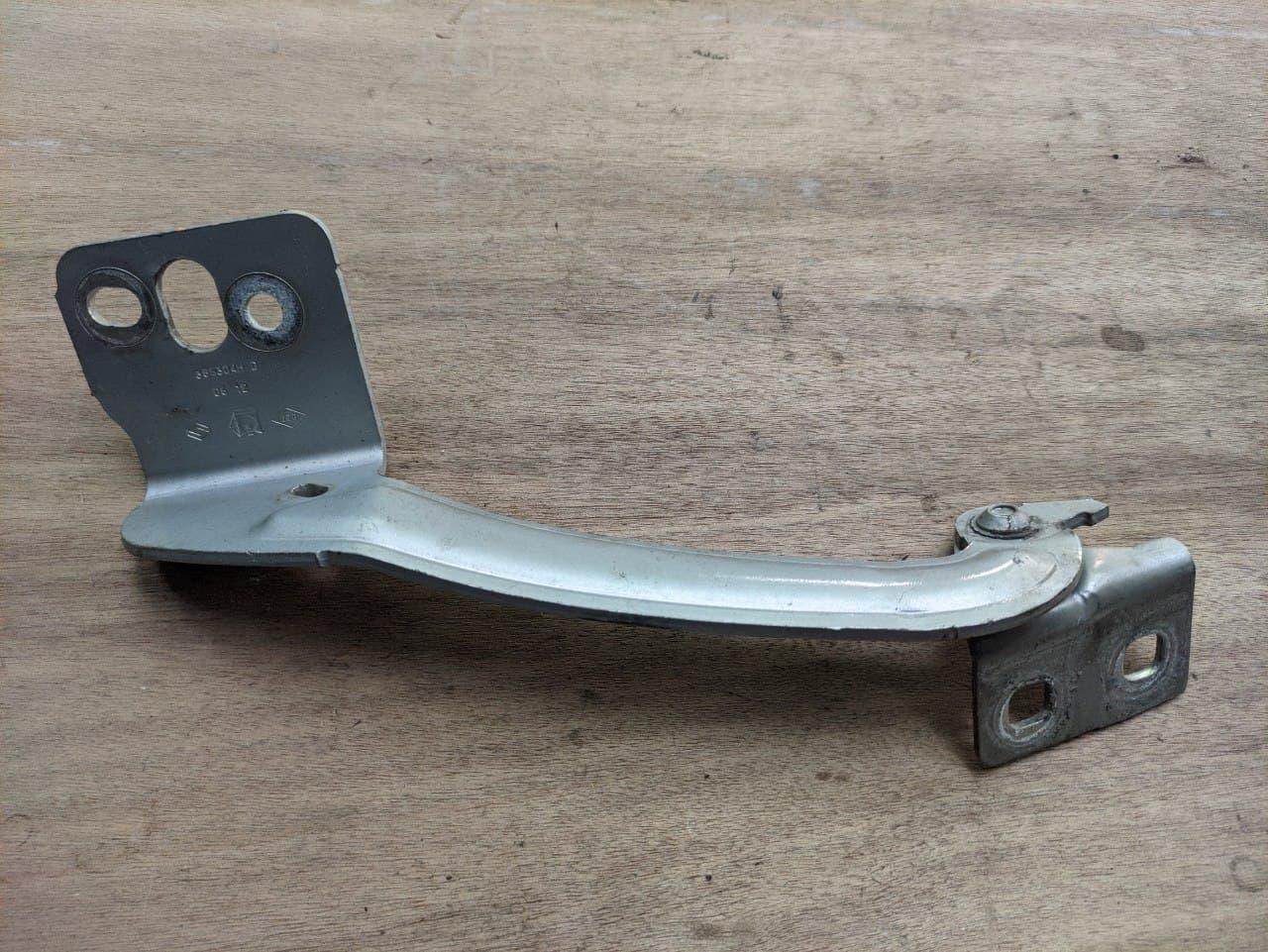 Петля капота права Renault Kangoo 2, 2008-, 8200386304 (Б/У)