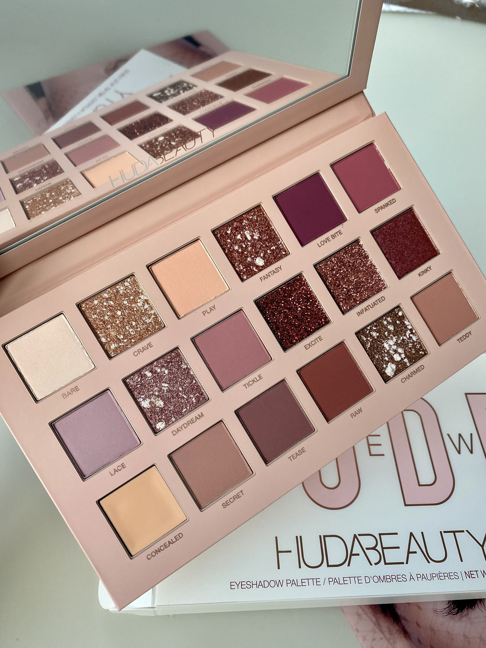 Палітра тіней Huda Beauty The New Nude Eyeshadow Palette
