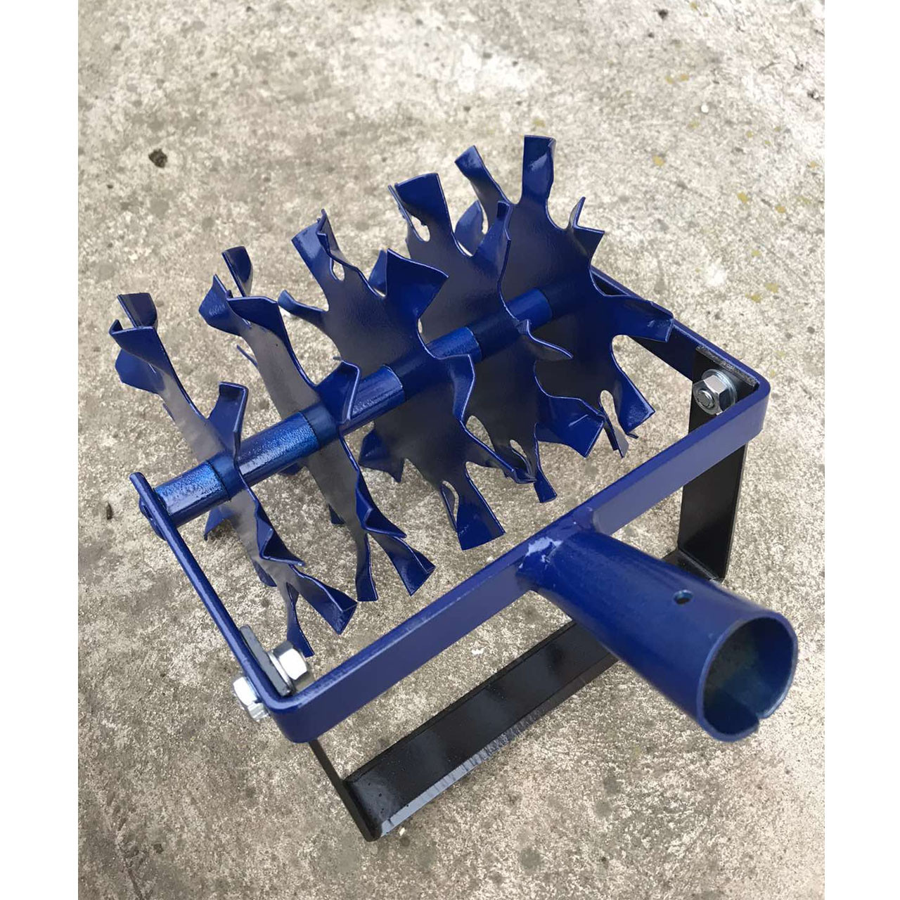 Культиватор для обробки землі