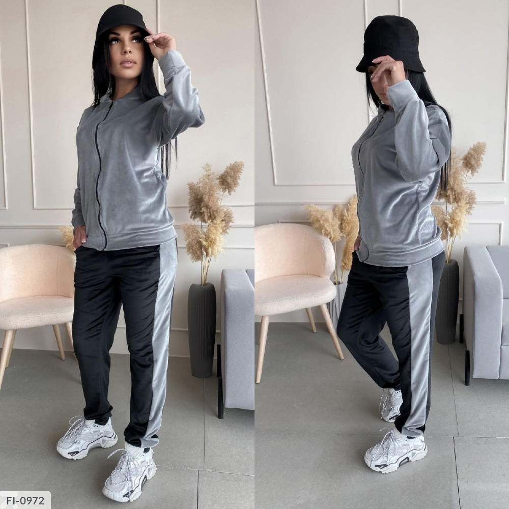 Спортивний жіночий костюм з лампасами