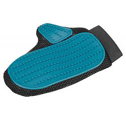 Рукавичка для собак та котів Trixie (Тріксі) для вичісування шерсті 18х24 см