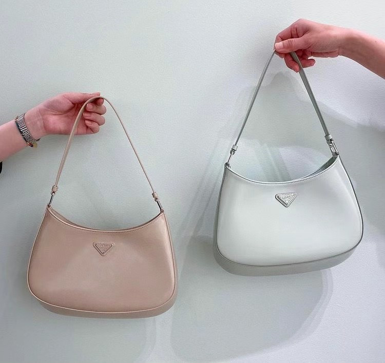 Сумка Prada Cleo шкіряна