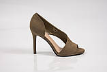 Босоніжки жіночі на високих підборах із закритою п'ятою оливковий із натуральної замші, фото 5