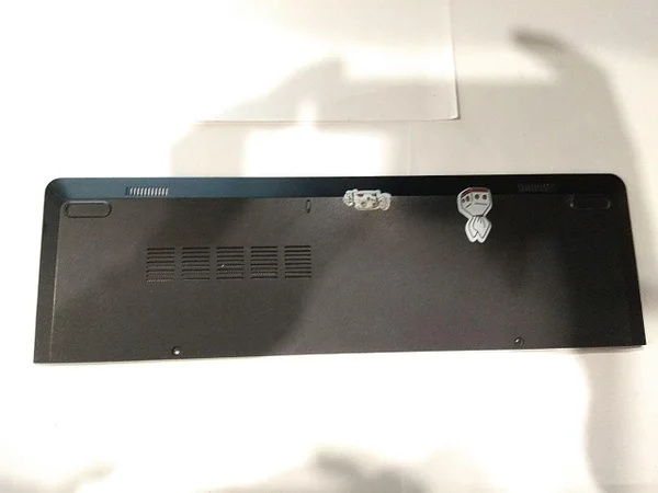 Dell Inspiron 3551 3552 3878 Корпус E (Сервісний люк) (0v5vmr 442.03009.0001) б/в