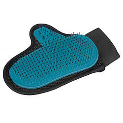 Рукавичка для собак та котів Trixie (Тріксі) для вичісування шерсті з металевими зубчиками 18х24 см