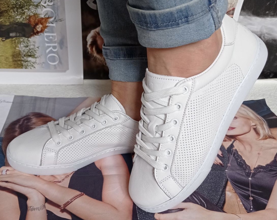 Sneakers White! Снікери кеди жіночі білі на шнурках із перфорацією шкіра