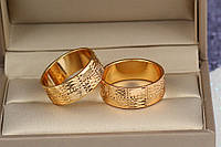 Обручальное кольцо Xuping Jewelry граненый рисунок квадраты 8 мм р 16,17,18,19,20,22 золотистое