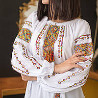 Вишиванка жіноча "Традиція" вишита на білому шифоні яскравими кольоровими нитками, довгий рукав, манжет.