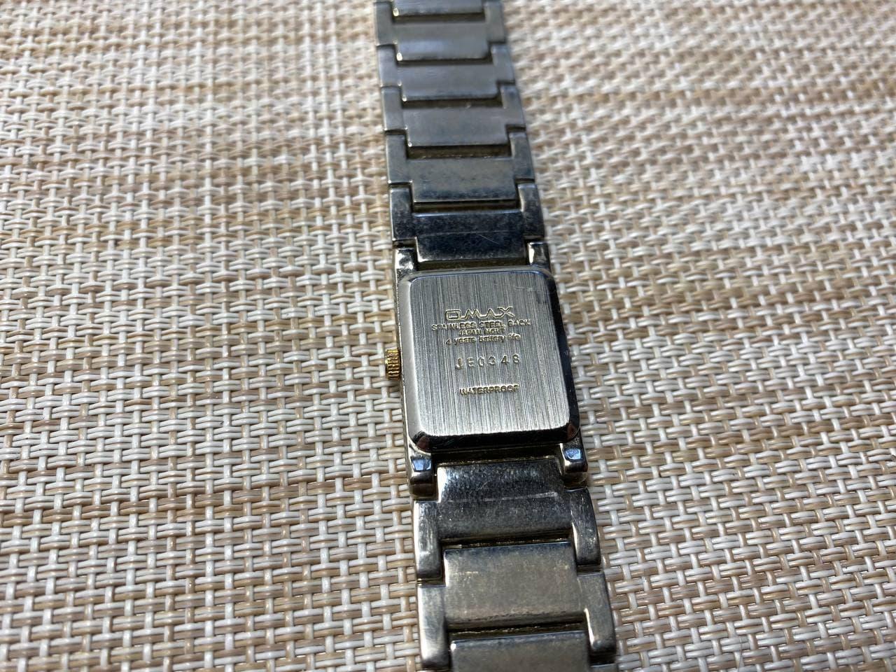 Omax quartz crystal watch hotsell