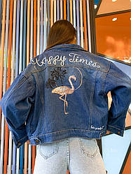 Дуже крута жіноча джинсова куртка з написом на спині фламінго