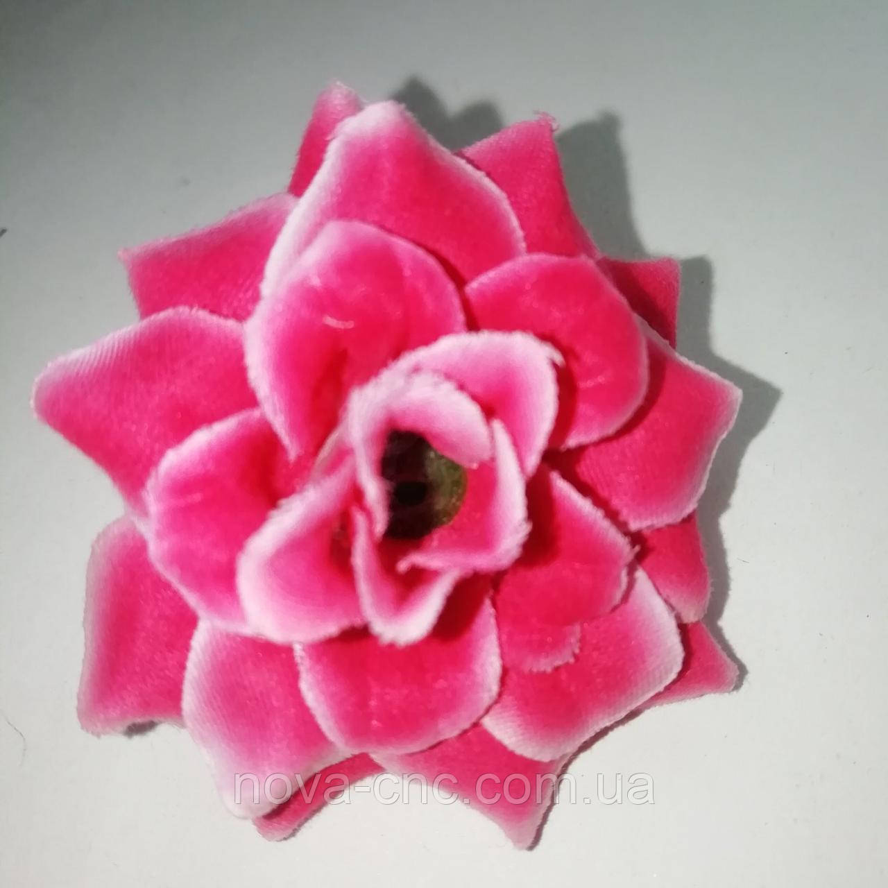 Головка квітки троянди тканинний малиновий з білим краєм 45 мм