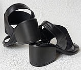 Trendy! Стильні жіночі чорні шкіряні босоніжки на підборах 5,5 см, фото 3