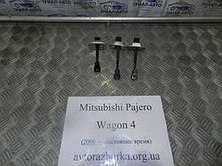 Обмежувач дверей задній правий Mitsubishi Pajero Wagon 2007-2013 5732A048 (Арт.10167)