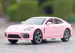 Модель автомобіля Porsche Panamera масштаб: 1:32. Іграшкова машина Порш Панамера рожевого кольору