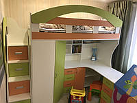 Детская кровать-чердак с рабочей зоной, угловым шкафом, тумбой и лестницей-комодом КЛ25